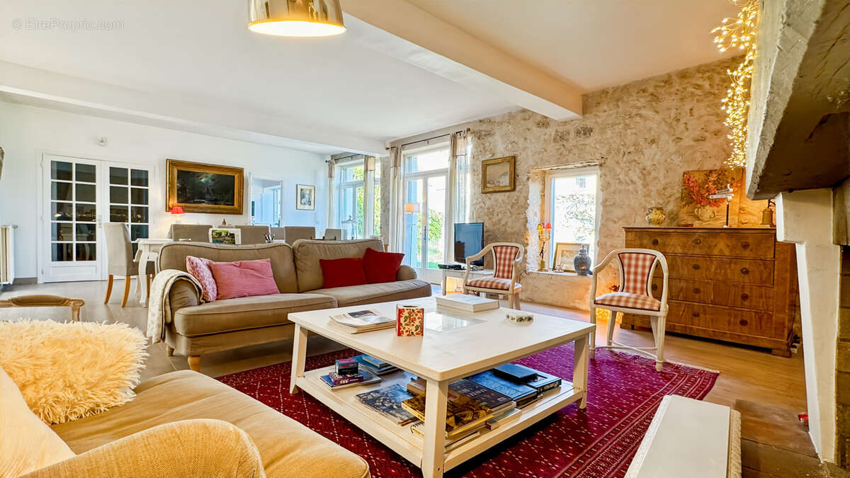 Maison à SAINT-NOM-LA-BRETECHE