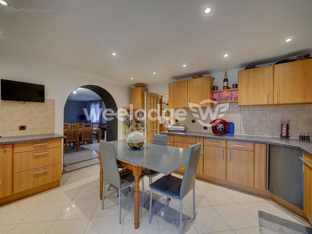 Maison à VER-SUR-LAUNETTE