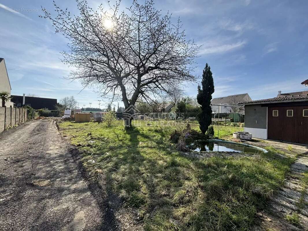 Terrain à BALLAINVILLIERS