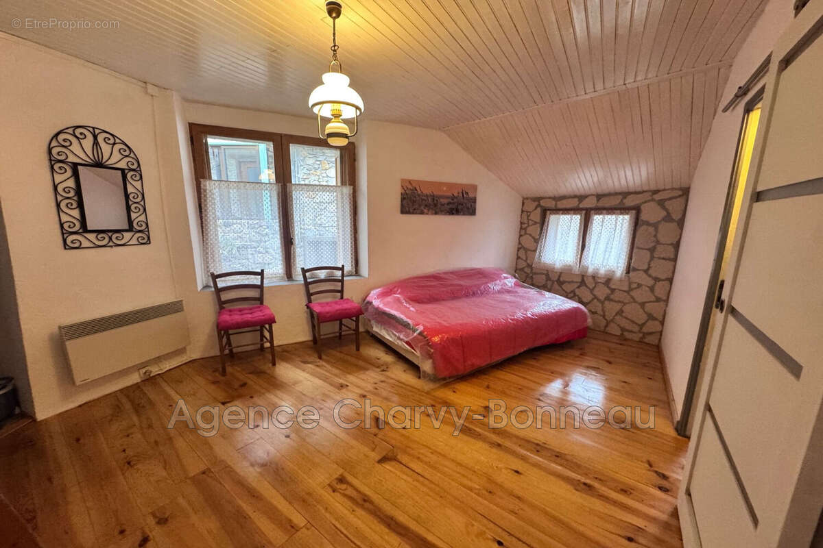 Maison à SENTENAC-D&#039;OUST