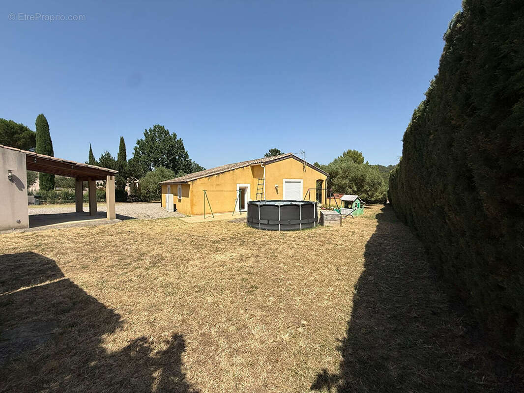 Maison plain-pied Montlegun 190 m² sur vaste terrain arboré avec terrasse et garage indépendant - photo 4