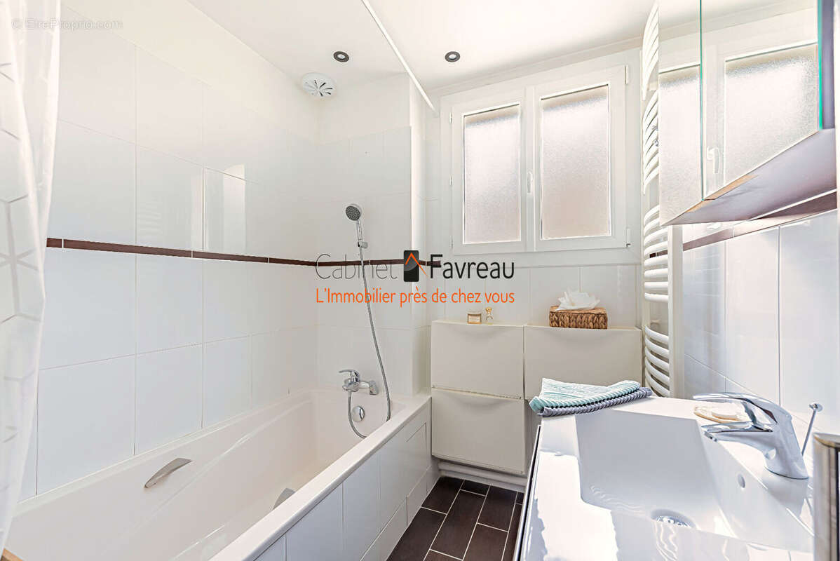 Appartement à L'HAY-LES-ROSES