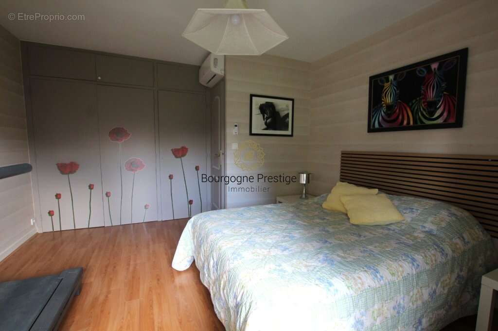 Belle propriete de caractere de 293 m² avec piscine et terrain de 1510 m² - photo 12