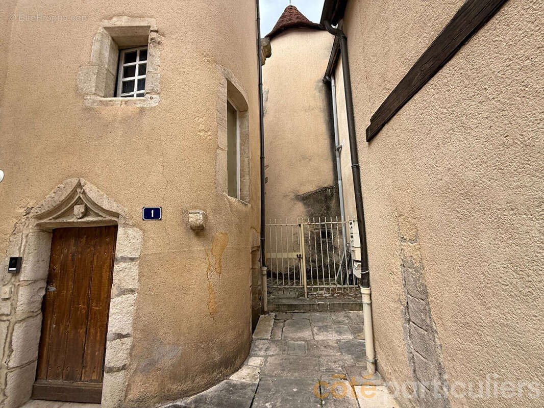 Maison à SAINT-AMAND-MONTROND