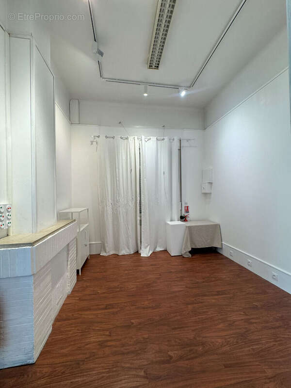 Local commercial  de 51m2 - 2 pièces - grand box en cave - photo 5