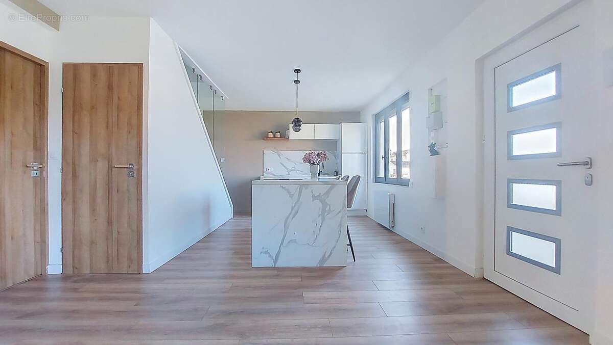 Maison à CHAVANOZ
