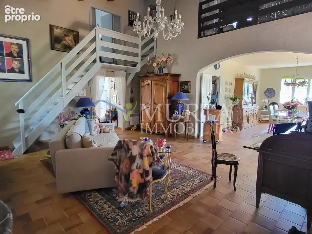 Maison 7 pièces 230 m² à vendre à Berre-Les-Alpes (06390) - photo 4