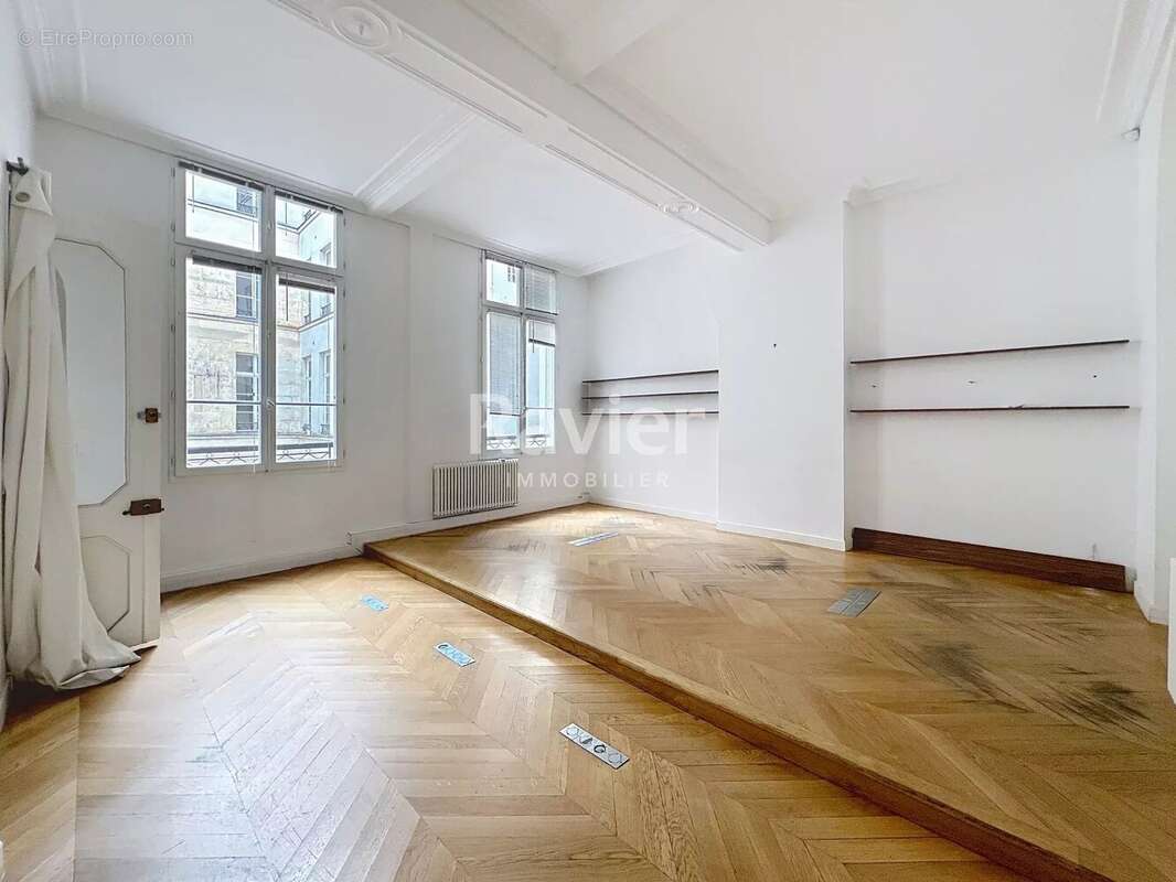Appartement à PARIS-1E