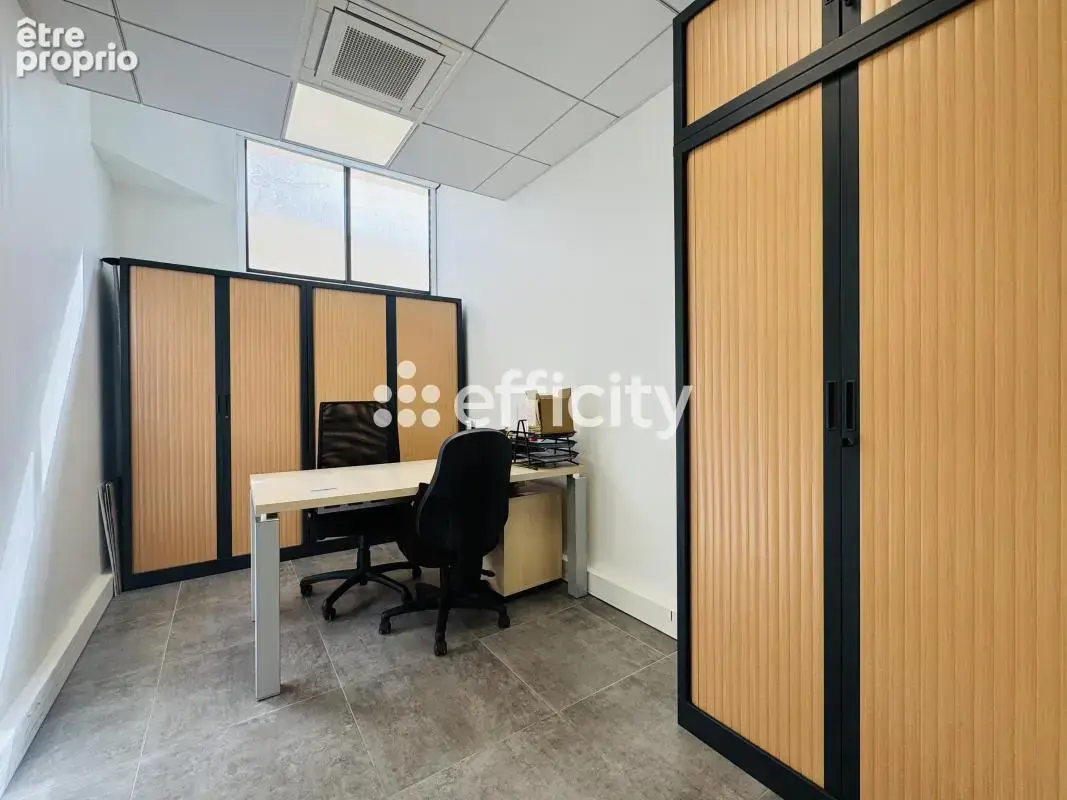 Local commercial - photo 8