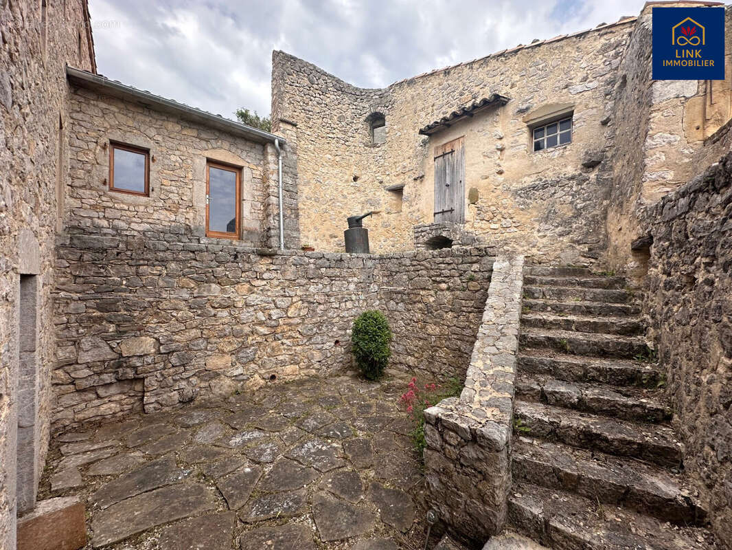 Maison à BEZAUDUN-SUR-BINE