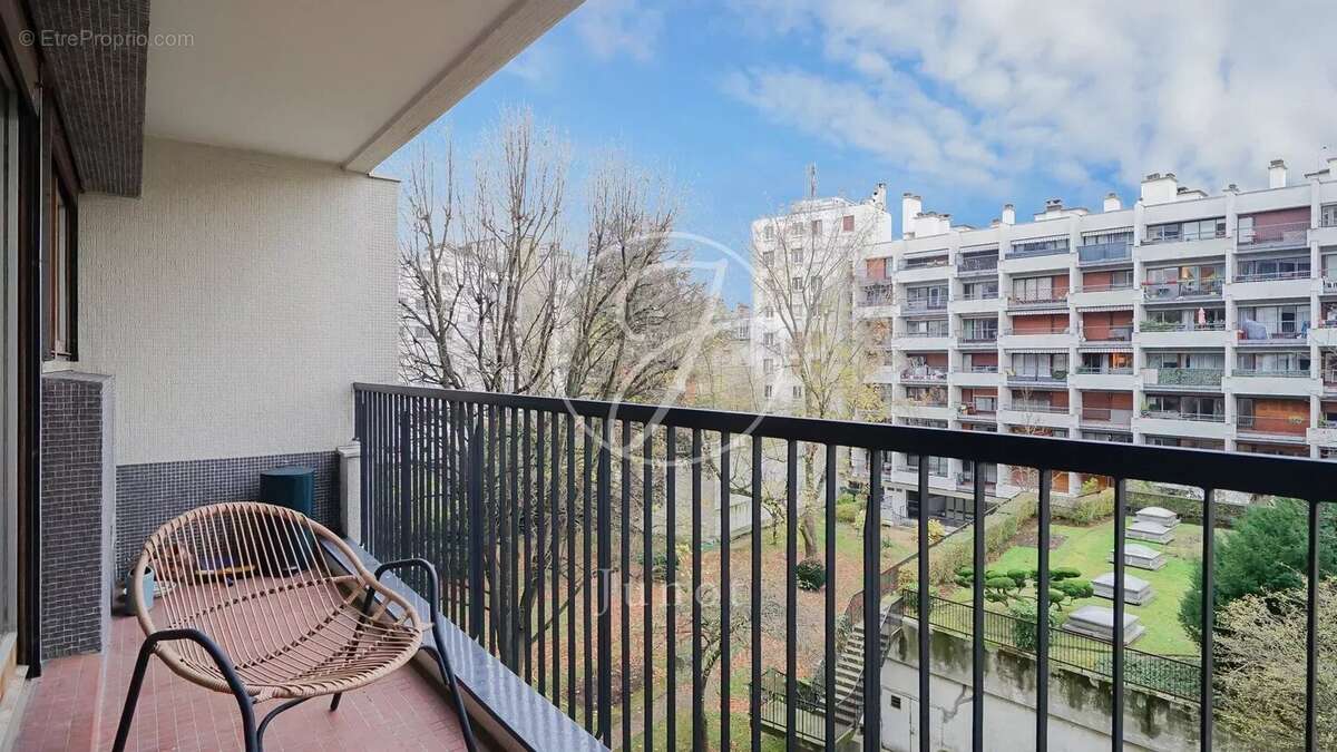 Appartement à PARIS-16E