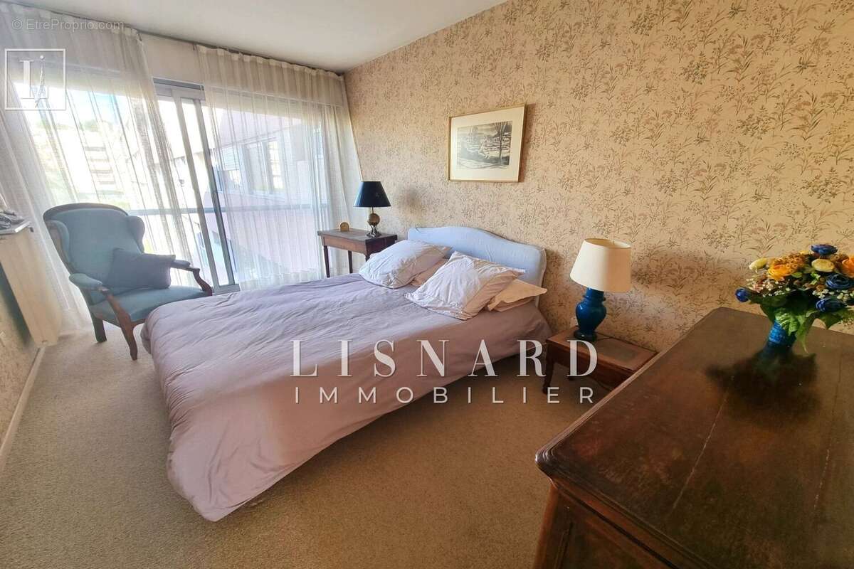 Appartement à VALLAURIS