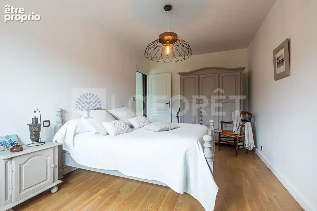 Agence immobiliere laforet - "galanthus" - maison de 136,27m² - terrain de 659m² - garages - piscine - jaccuzzi - dpe d - photo 14