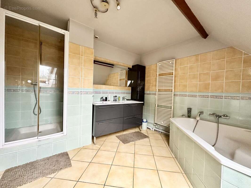 Maison à SAVIGNY-LE-TEMPLE