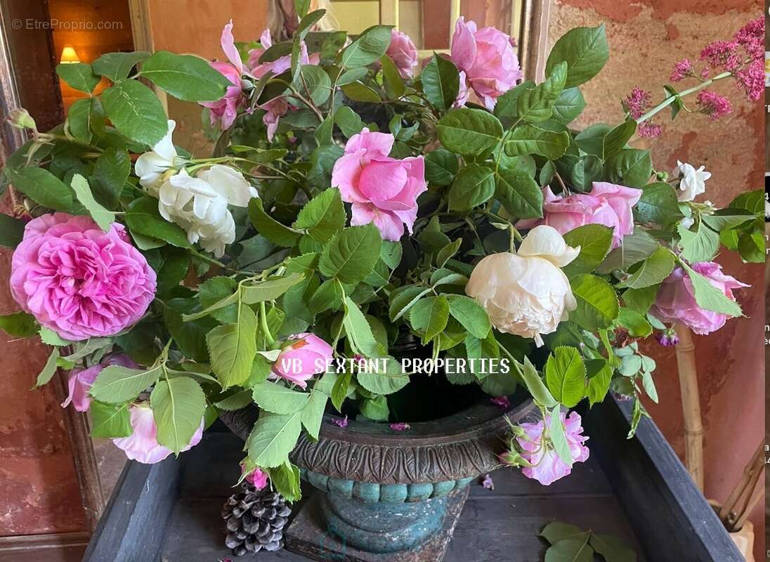 Maison à CAMIAC-ET-SAINT-DENIS