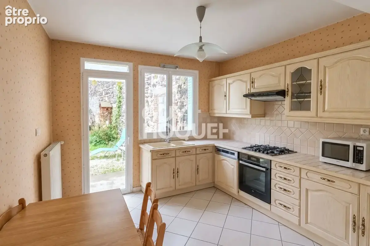 Maison de bourg - Jardin et garage - photo 2
