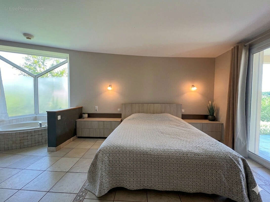 Maison à LARAGNE-MONTEGLIN
