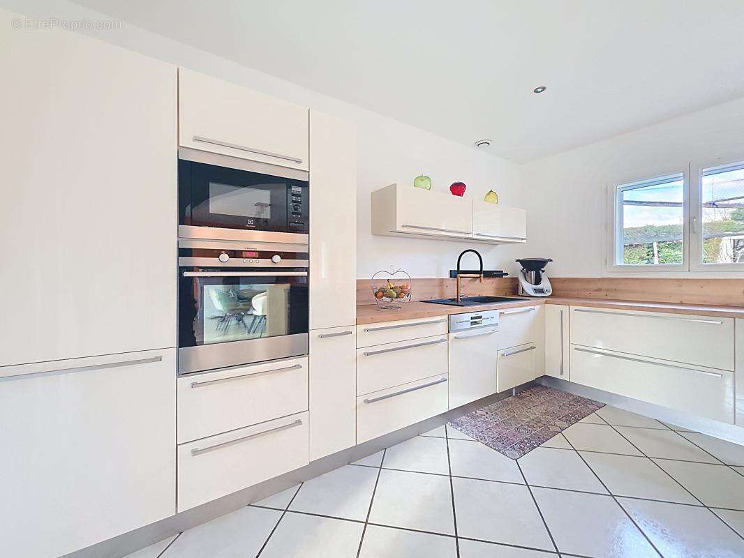 Maison à EYZIN-PINET