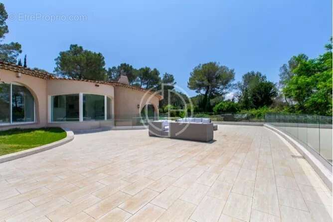 Maison à MOUANS-SARTOUX