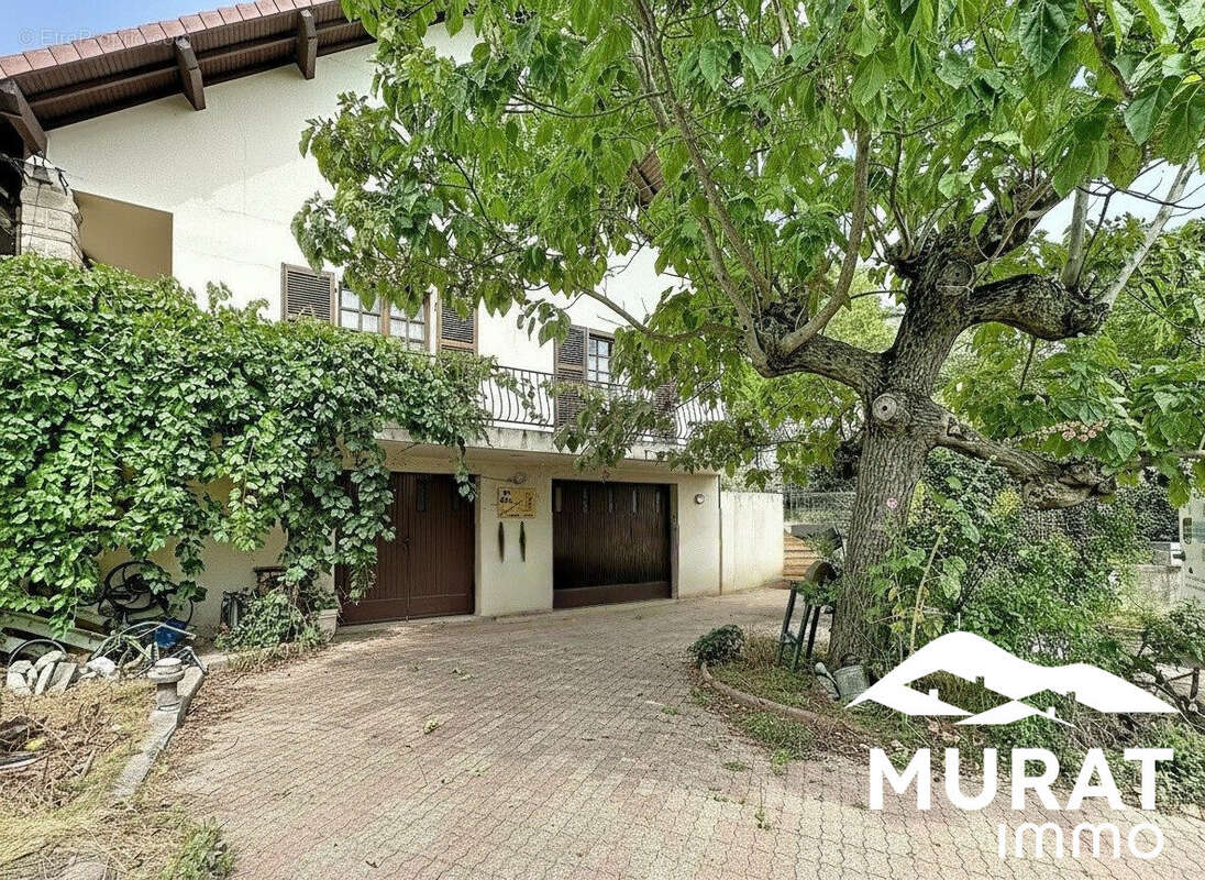 Maison 210 m² à Veyre-Monton  - photo 3