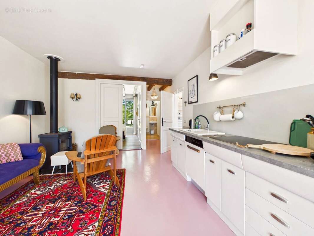 Propriété de caractère avec maison principale, annexes et piscine sur plus de 4,7 ha - photo 7