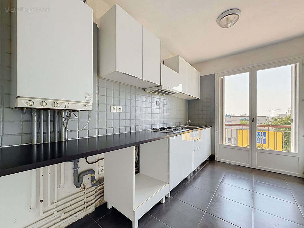 Appartement 46 m² à Maurepas  - photo 2