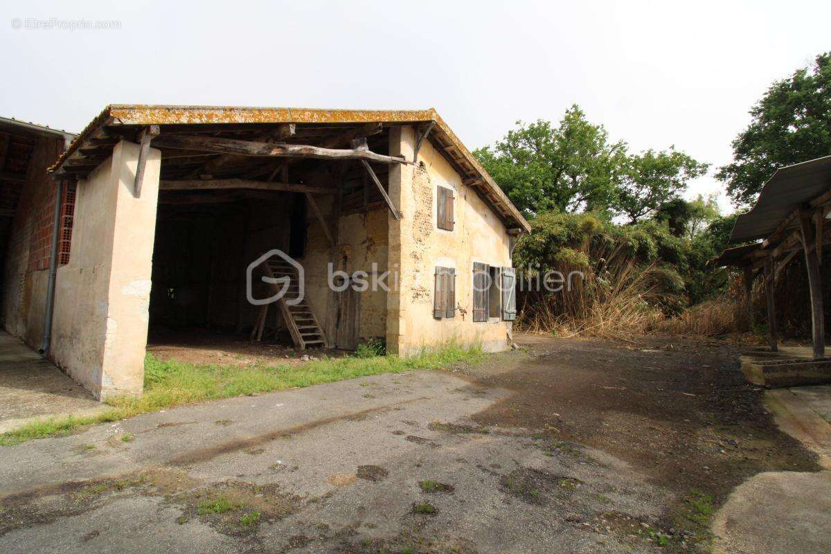 Maison à rénover avec dépendances - photo 14
