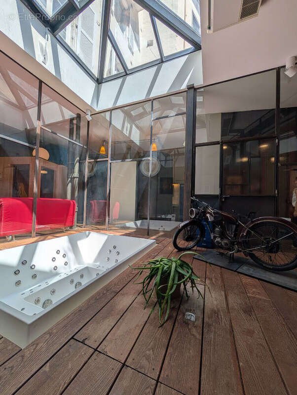 Exceptionnel loft d'architecte avec terrasse et place de parking - photo 4