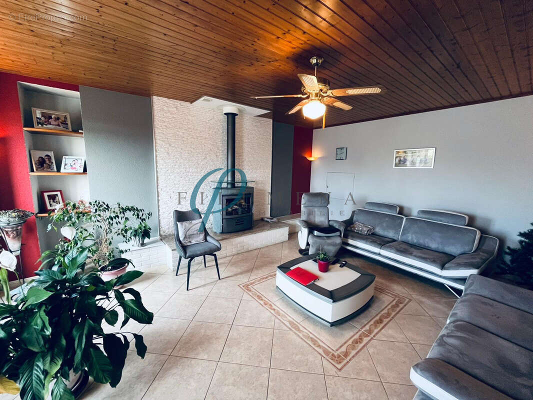 Maison à MONTREVAULT