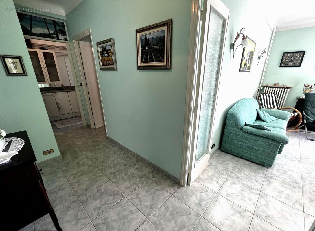 Appartement à ROQUEBRUNE-CAP-MARTIN