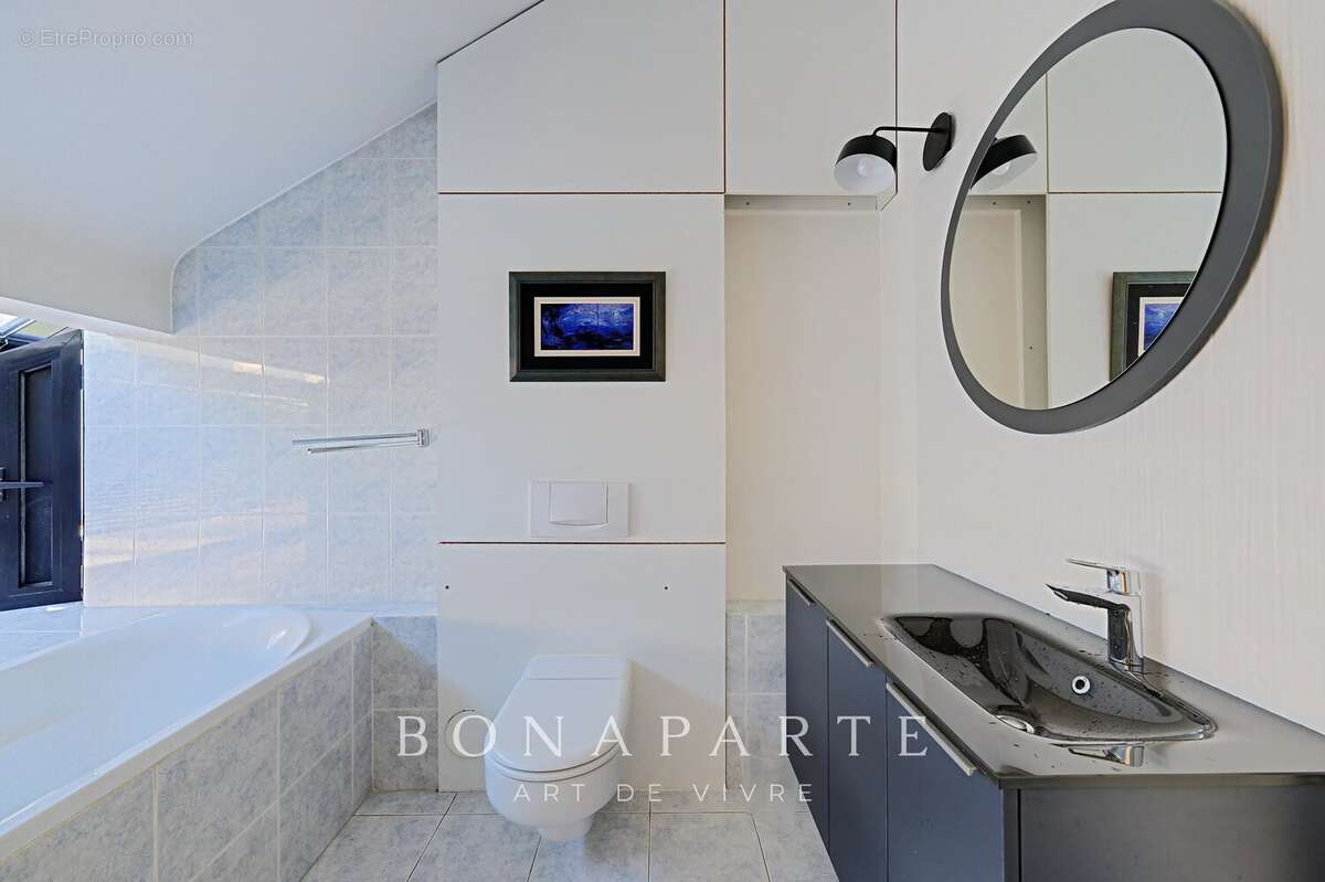 Maison d’architecte – 316 m² habitables – Dépendance indépendante – Piscine intérieure – Sous-sol total – Jardin paysagé de 800  - photo 19