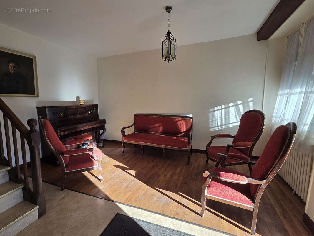 Maison à SALLES-COURBATIES