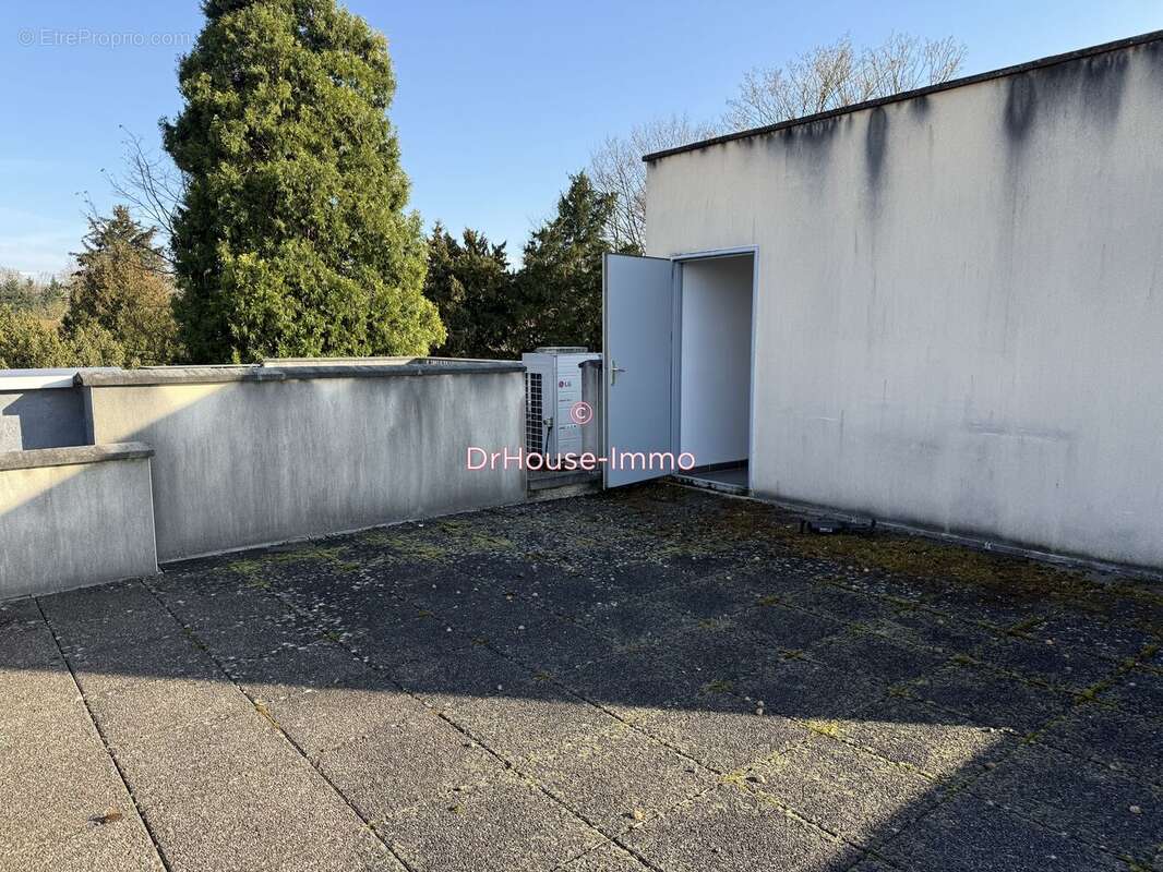 Commerce à COUPVRAY