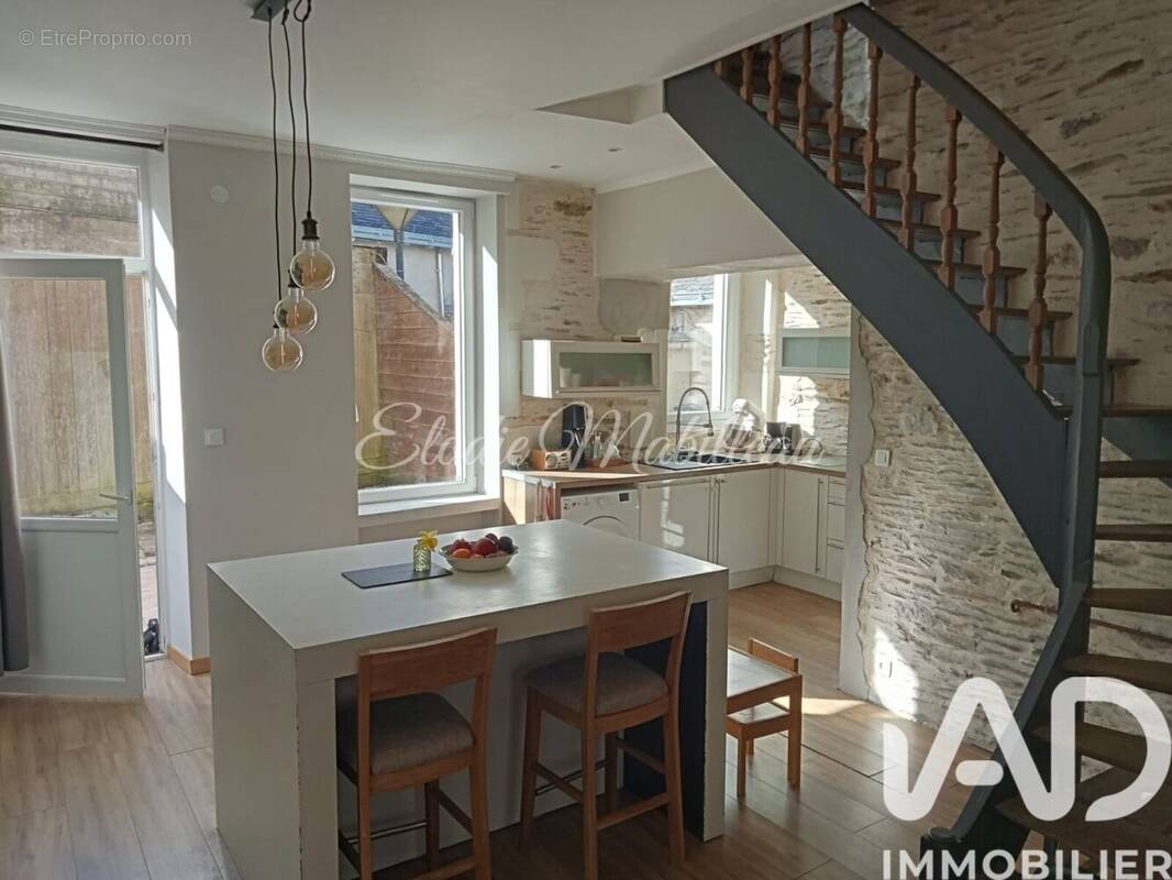 Photo 1 - Maison à SAINT-CLEMENT-DE-LA-PLACE