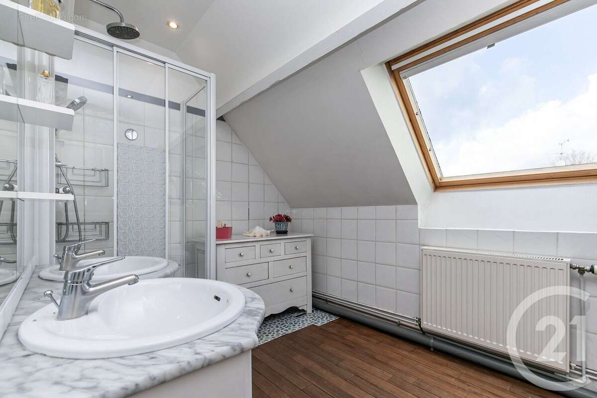 Maison à SAINT-MAUR-DES-FOSSES