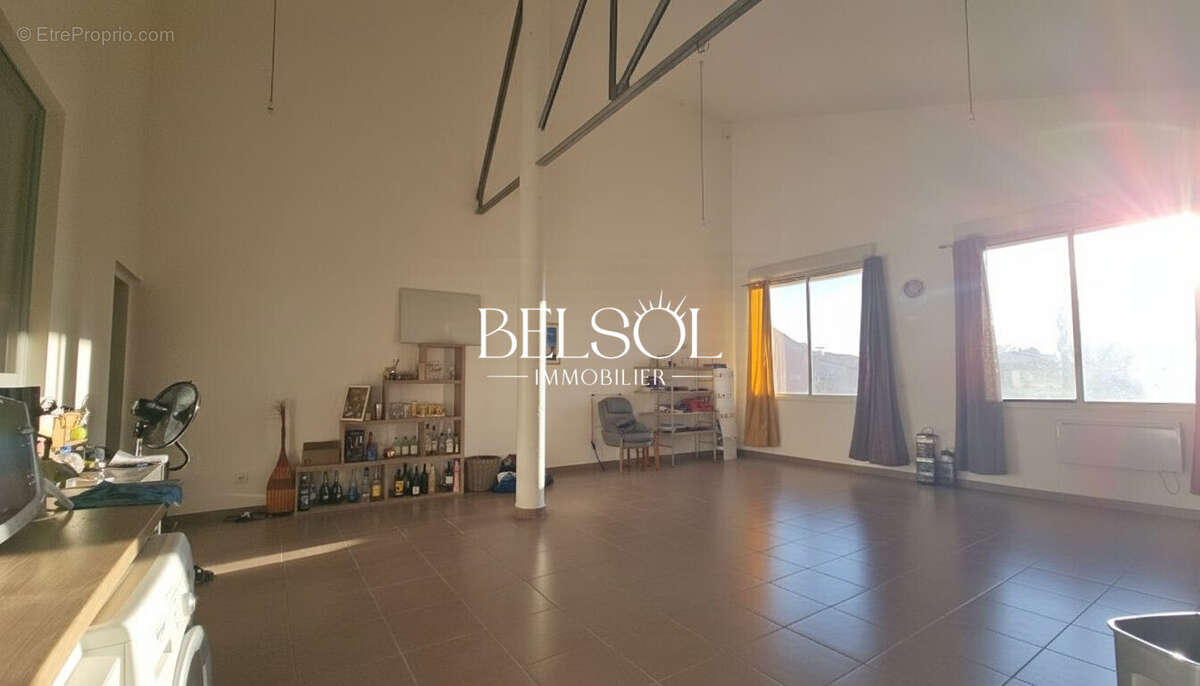 Pièce de vie à vide - espace et volume  - Appartement à PERPIGNAN