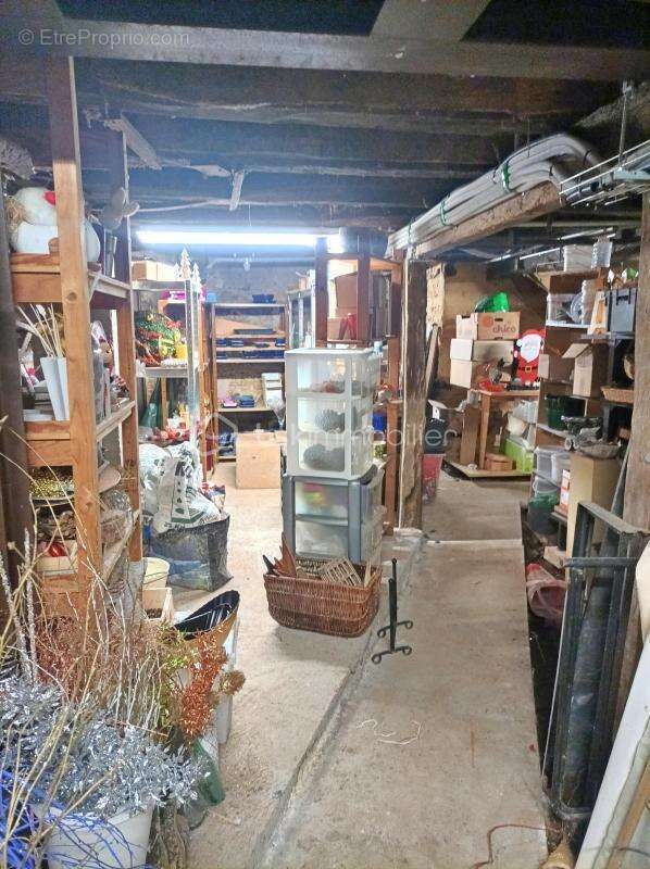 Immeuble idéal investisseur – Local commercial loué – Place principale de Cazals - photo 6