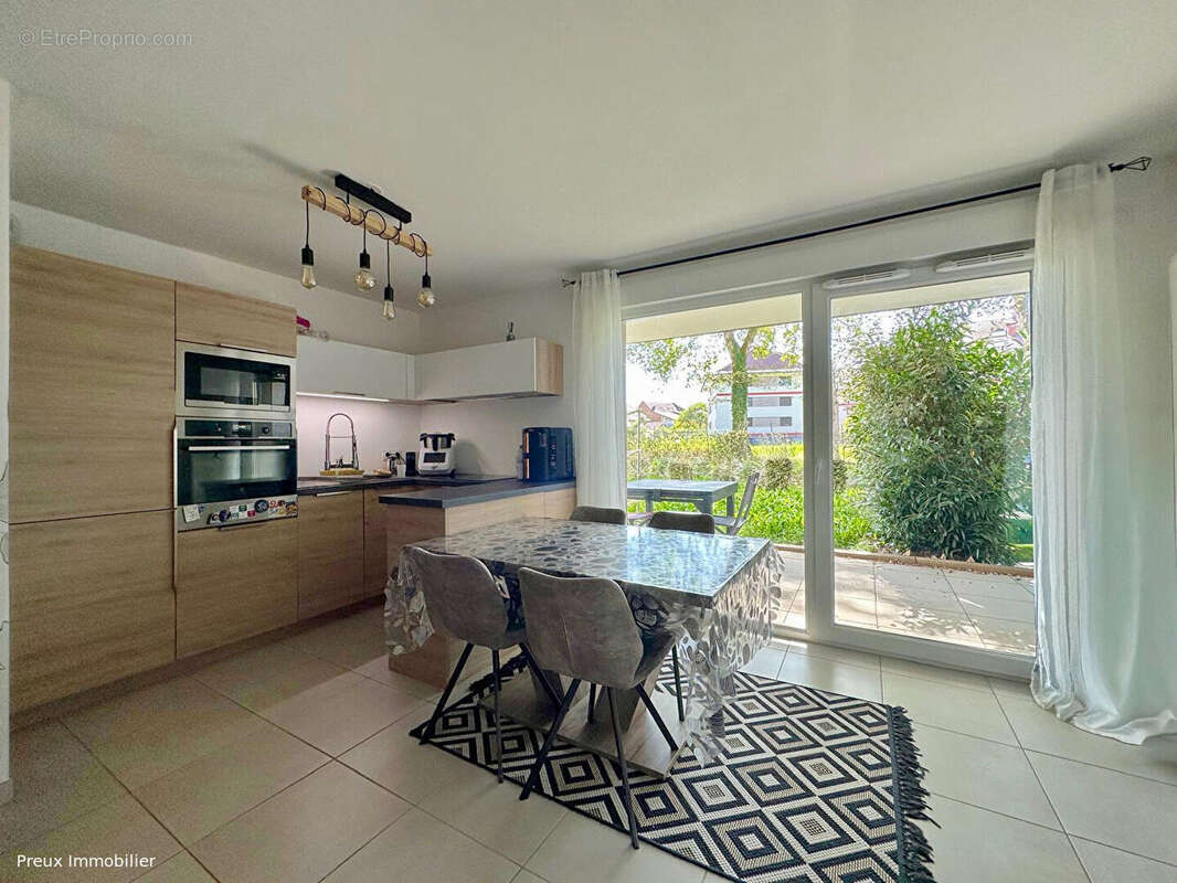 Appartement à POISY