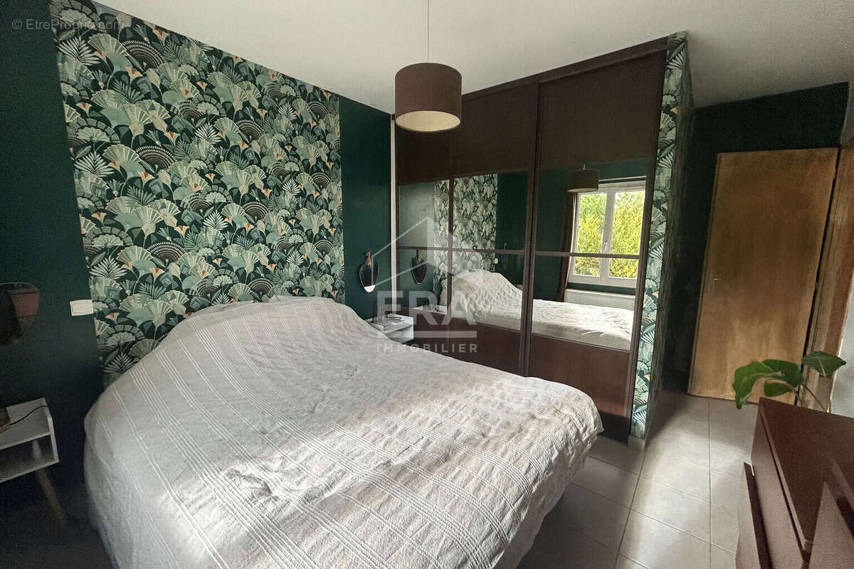 Maison à ENTRAIGUES-SUR-LA-SORGUE