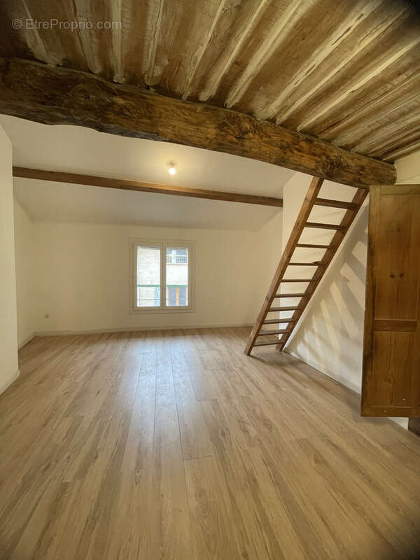 Appartement à COTIGNAC