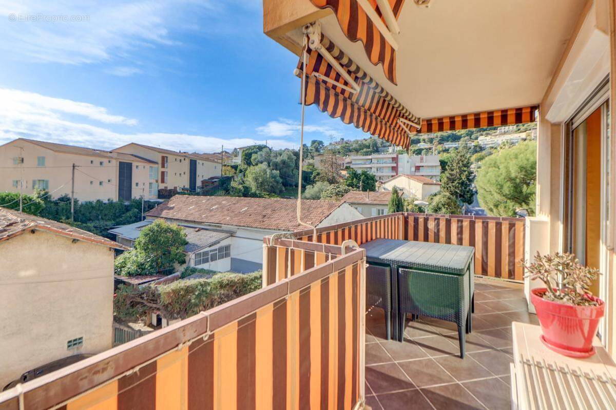 Appartement à SAINT-LAURENT-DU-VAR