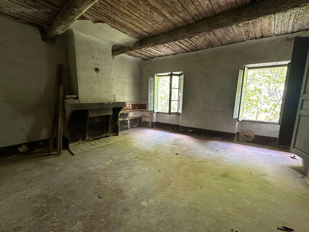 Appartement à SALERNES