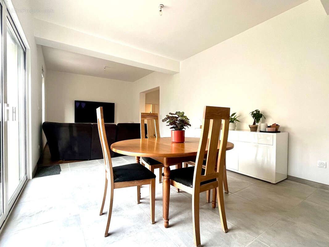 Maison à PAREMPUYRE