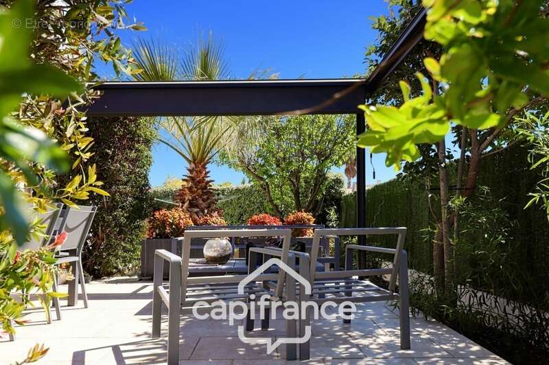 Maison à SAINT-CYR-SUR-MER