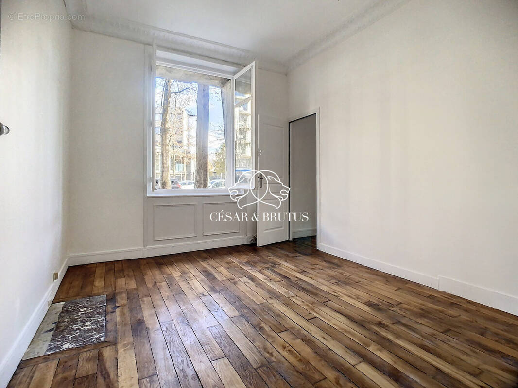 Appartement à PARIS-14E