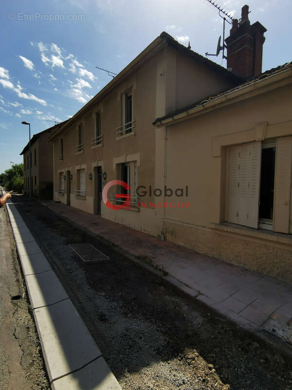 RARE ! Ensemble immobilier de 2 maisons à Landogne (63380) - photo 2