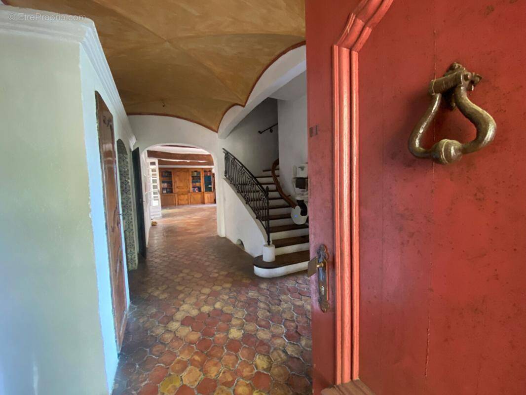 Maison à LE REVEST-LES-EAUX