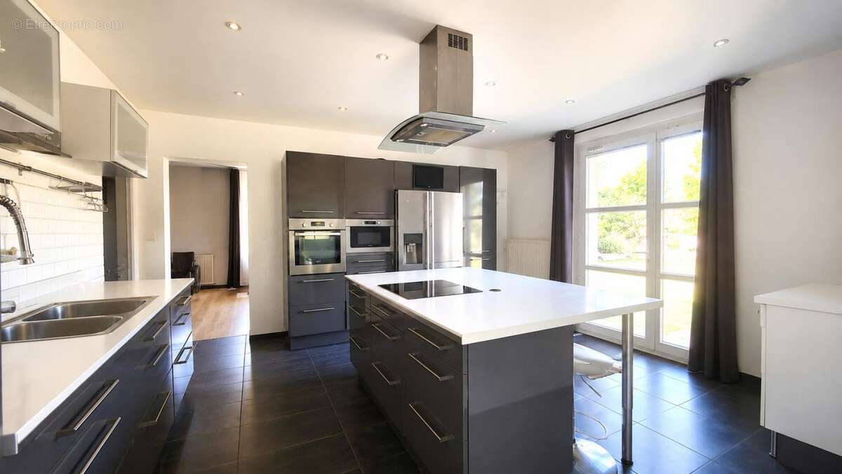 Maison 225 m2 - PISCINE - 26 915 m² de terrain - Dépendances - photo 8