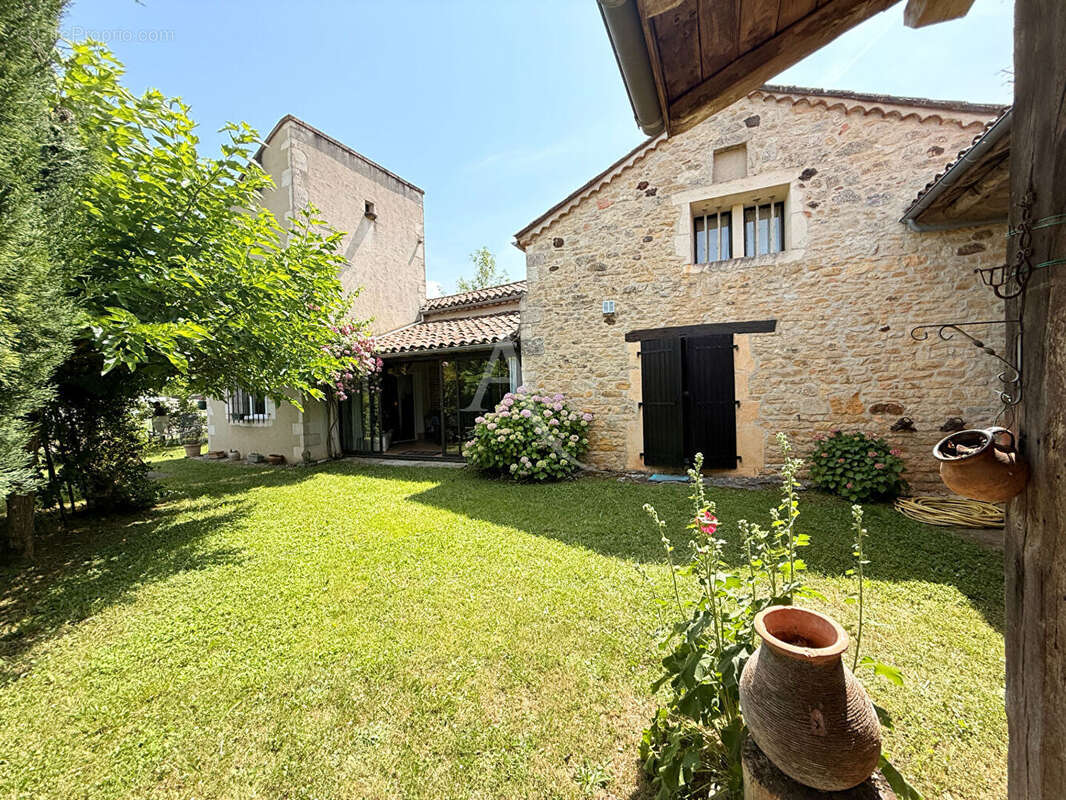 Maison en pierre avec grange et piscine - photo 9