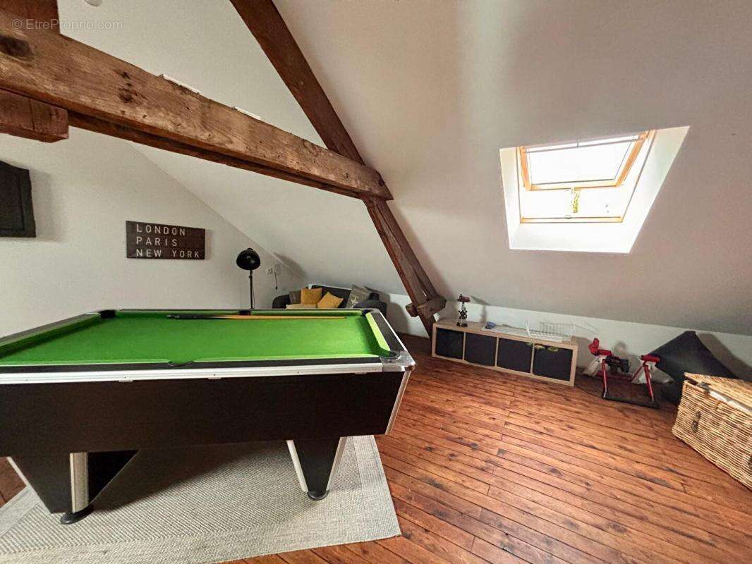 Maison de ville de 146 m² avec piscine, dépendance et stationnement à proximité - photo 13